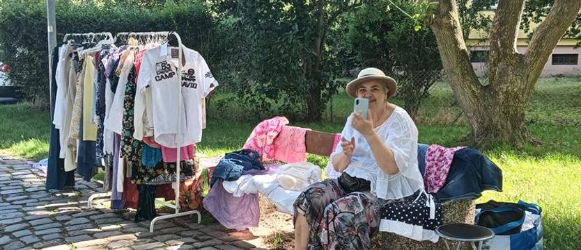 Pchli targ na os. Słonecznym. Znów się szykuje „Mydło i powidło”