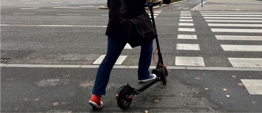 Jechał na hulajnodze drogą ekspresową, bo tak pokierowała nawigacja