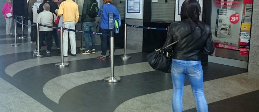 Zamykają na trzy cztery, a podróżni w nerwach