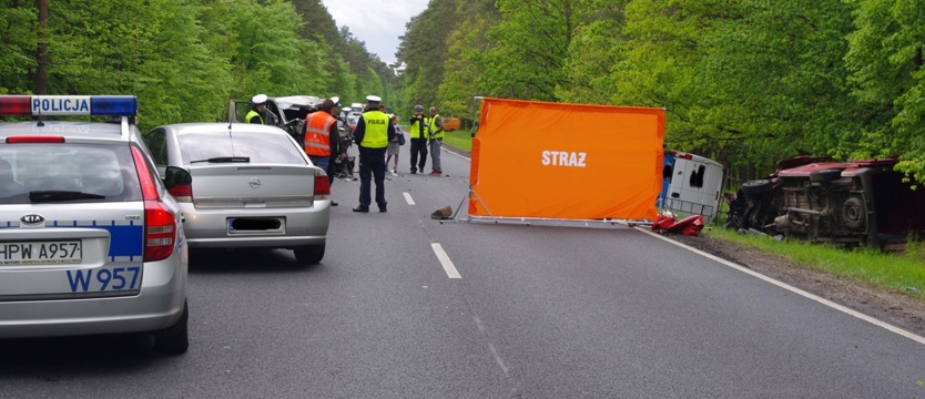 Wypadek pod Mirosławcem. Krajowa dziesiątka zablokowana