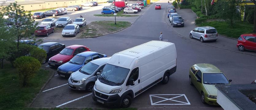 NAPISZ DO NAS. Parkingowy horror przy ul. Turkusowej