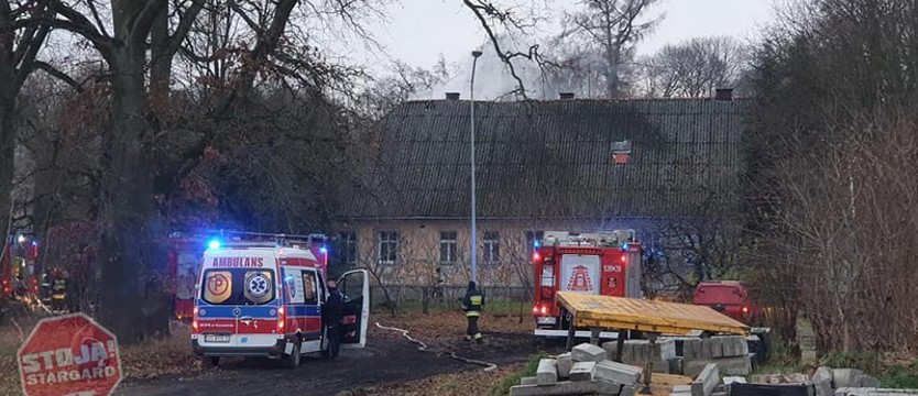 Spaliły się trzy mieszkania i poddasze w Starej Dąbrowie