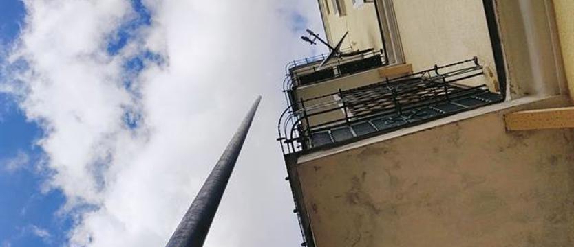 Latarnie pozostaną, tam gdzie stoją. Wąsko i brak miejsca w al. Wyzwolenia – tłumaczy inwestor
