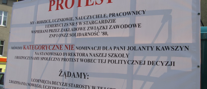 Protest przeciwko nowej dyrektorce