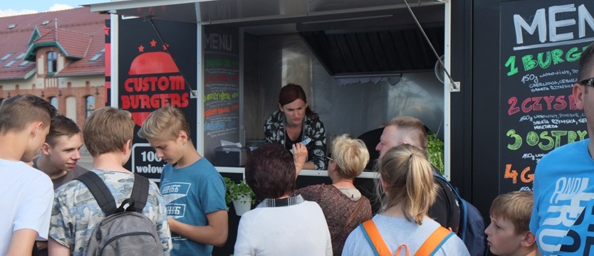 Food trucki oblężone