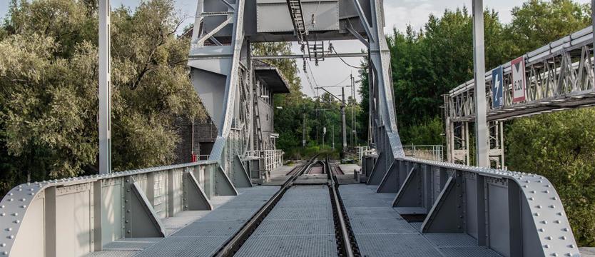 Pociągi objazdem, żegluga po zgłoszeniu
