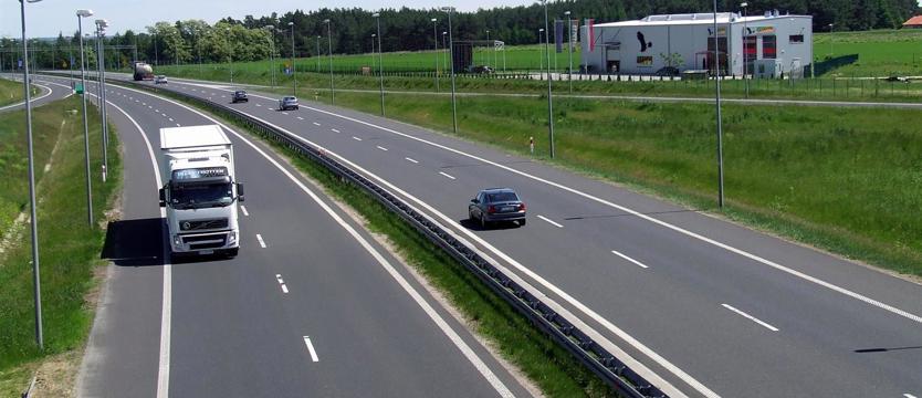 Na drugą nitkę jeszcze poczekamy