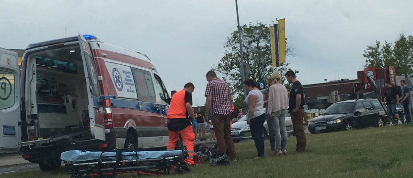 Motocyklista uderzył w znak