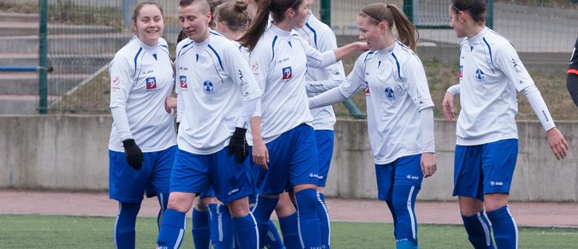 Piłka nożna. Olimpia uratowała ekstraligę!