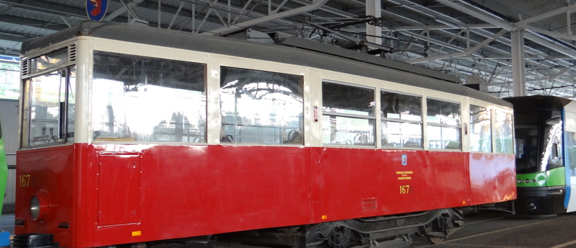 Zabytkowy tramwaj na turystycznej trasie