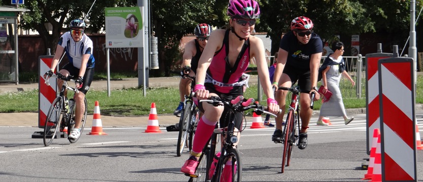 Triathloniści na trasach
