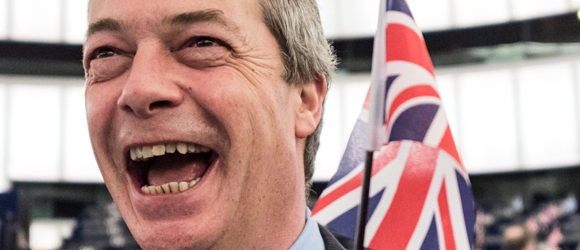 Farage rezygnuje