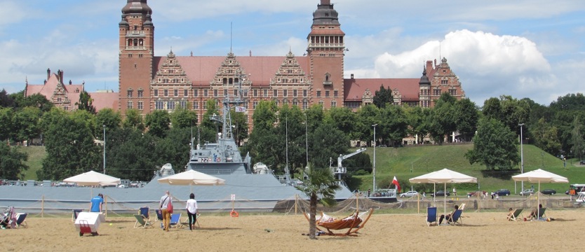 Plaża z widokiem na Wały Chrobrego