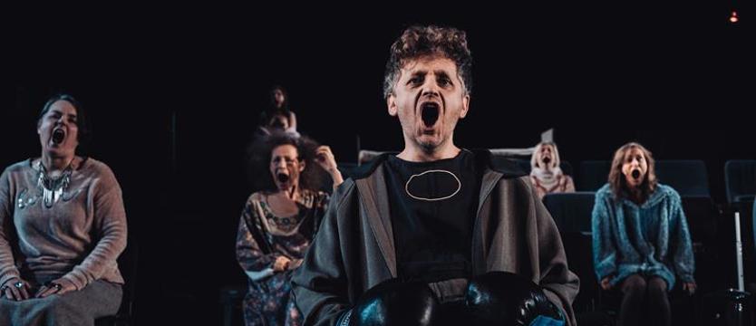 W opustoszałym szpitalu psychiatrycznym. Spektakl Teatru Współczesnego