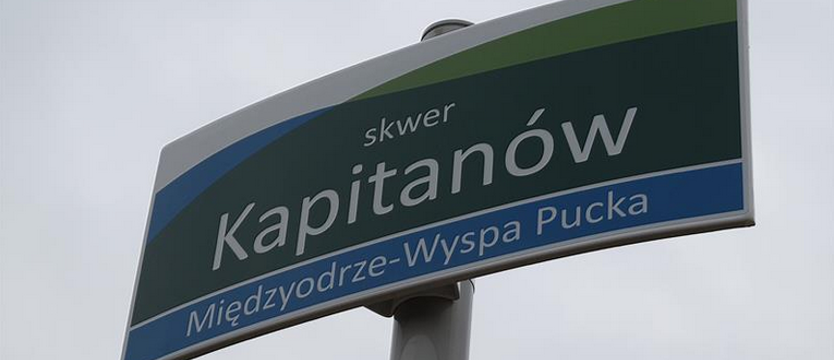 Medal i pamiątkowa tablica