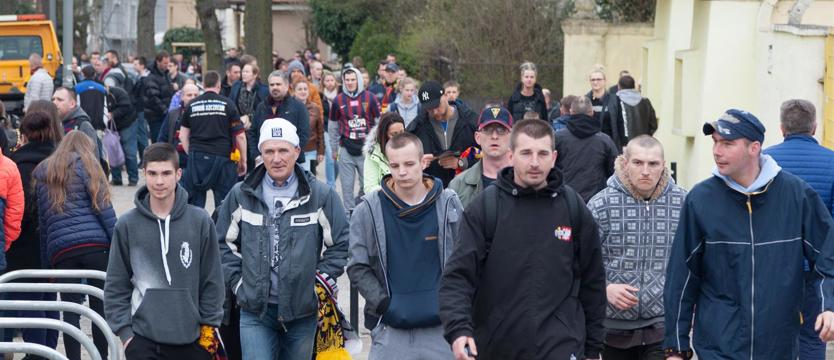 Piłka nożna. Może być frekwencja poniżej 4 tysięcy