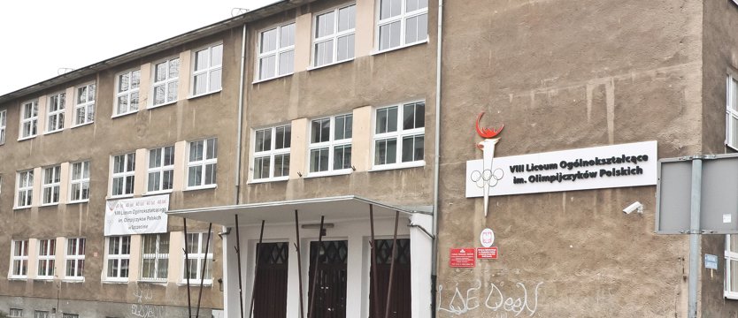 Wybierz szkołę. Są wolne miejsca