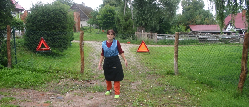 Pani Bożena zablokowała drogę
