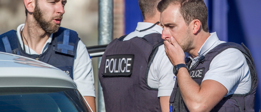 Z maczetą w Charleroi na policjantki