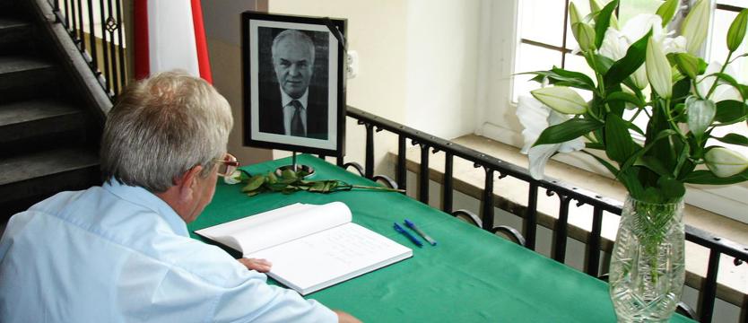 Księga kondolencyjna w delegaturze 