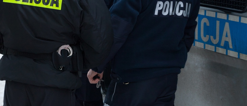 Pobili i okradli turystę. Policjantka zdemaskowała bandytów
