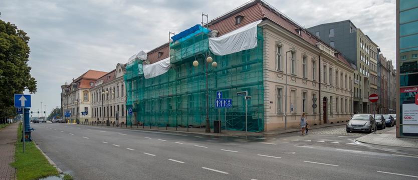Muzy konserwują front