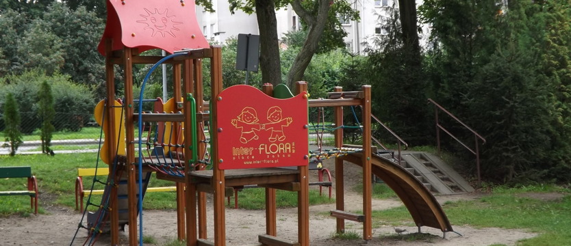 Policjant powiesił się na placu zabaw