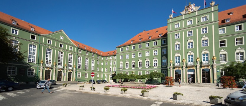 Bramę zamkną, bramę otworzyli