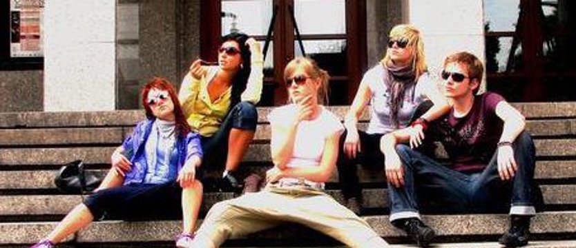 Koncert Kostki Cukru na małym dziedzińcu