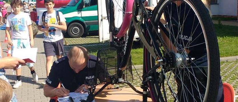 Policjanci korzystają z okazji