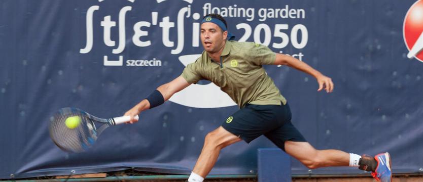 Tenis. Męki Montanesa, pewny awans Browna