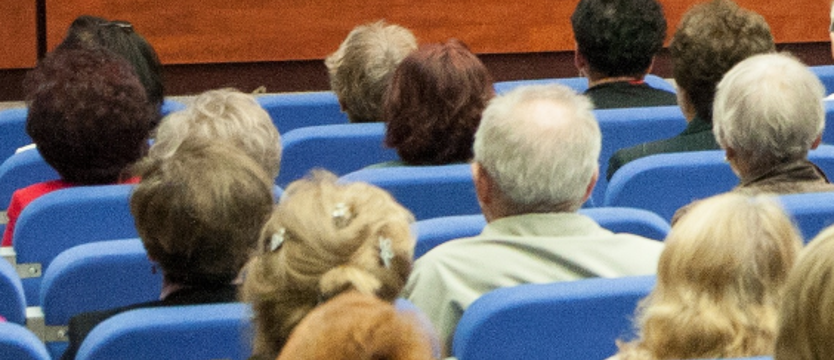 Zakaz robienia zdjęć śpiącym podczas obrad