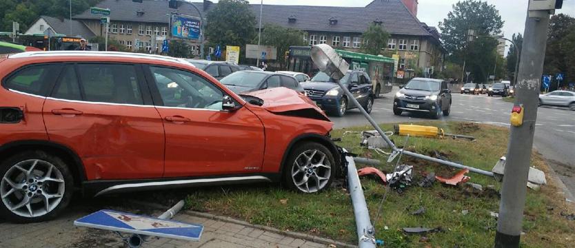 Skosił latarnię 