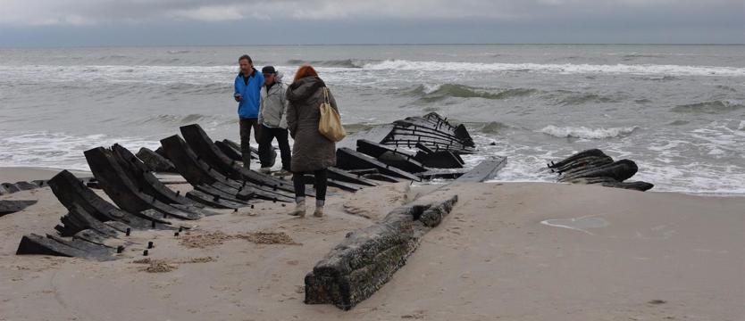 Chcą zabrać wrak z plaży