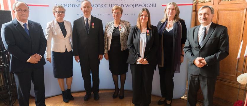 Deszcz nagród oświatowych