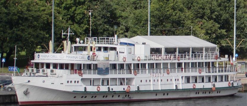 Kapitanowie czytają na statku