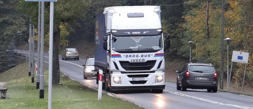 Uwaga, bo wagi montują