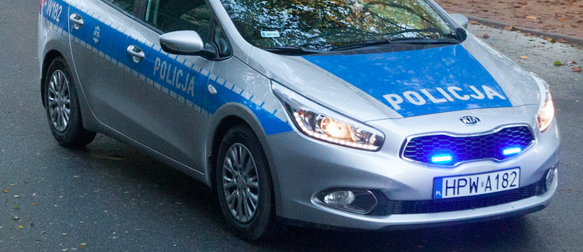 Z nożem na policjantkę