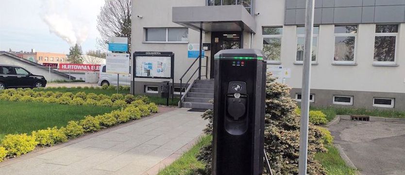Ukradł kable od ładowarki elektryków, która zasilała auta Urzędu Gminy