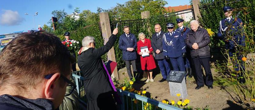 Katyń... ocalić od zapomnienia. Posadzili Dąb Pamięci