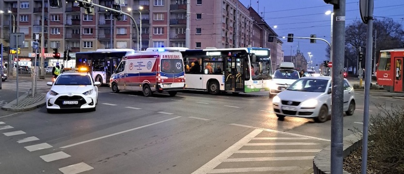Kolejny wypadek w centrum Szczecina. Ranny pasażer autobusu