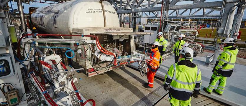 Rekordowy rok sprzedaży „małego” LNG. Ponad 11 tys. cystern wyjechało z terminalu w Świnoujściu