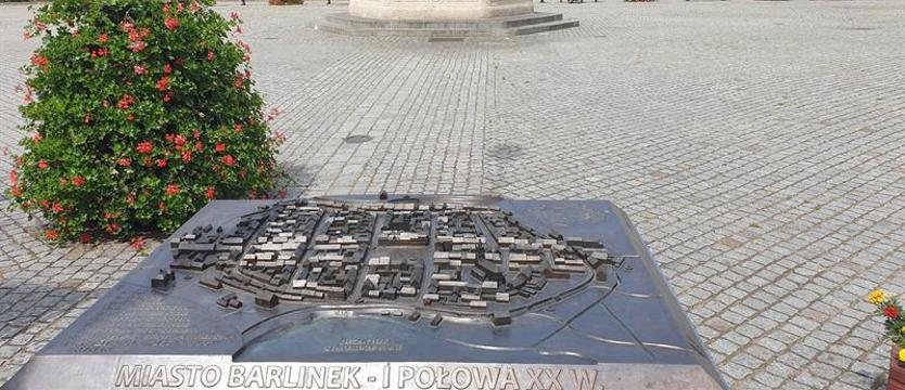 Dotknij makiety na Rynku Miejskim w Barlinku