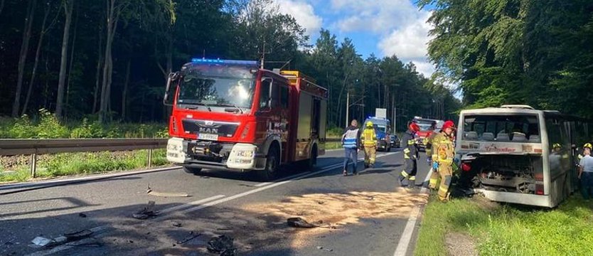 Ciężarówka uderzyła w tył autobusu. Kierowca był pijany