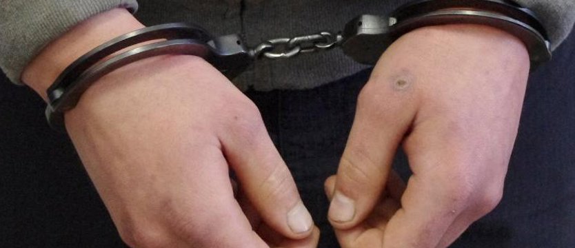 W samej bieliźnie uciekał po balkonach