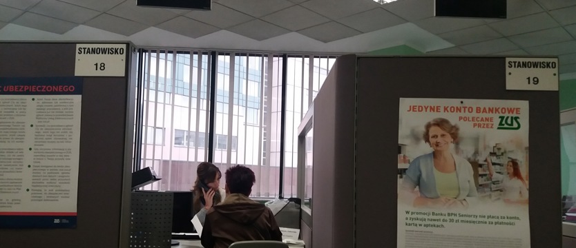 W poniedziałek urzędy pracują normalnie