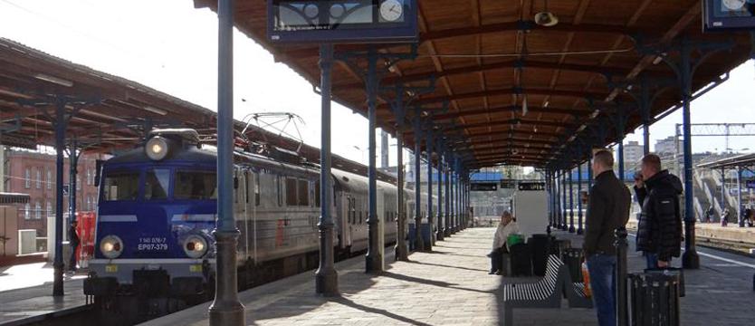 W „Kurierze": Inwestycja na raty i znikające wiaty