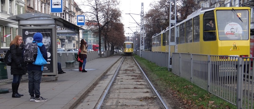 Święto, drogi, komunikacja. Blokady i zmiany