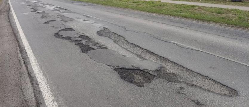 Koszmarna droga. Nie ma dofinansowania, co z dziurami?