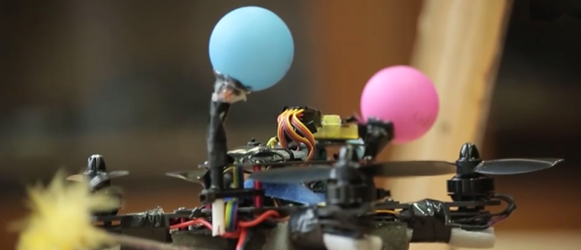 Powstał latający robot-zapylacz
